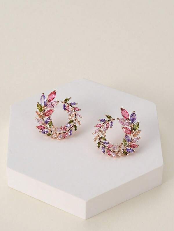 A Pair Of European And American Fashion Art Design Handmade Inlaid Colorful Vacation Style Romantic And Beautiful Flower Wreath Shaped Earrings Suitable For Women To Wear In Daily Life And Embrace Nature During Vacation