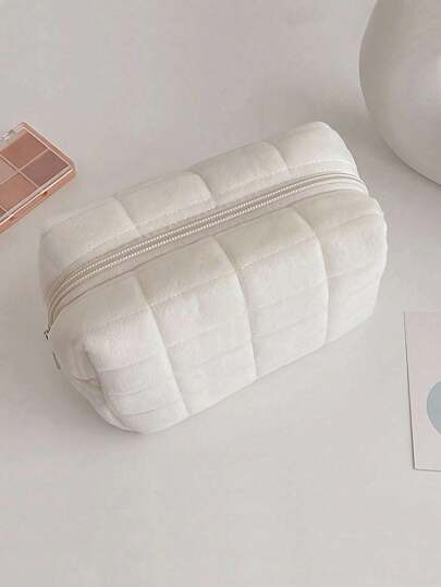 1 pieza Bolsa de maquillaje con acolchado de cuadros florales blancos, de estilo casual y elegante, portátil y multifuncional, con gran capacidad de almacenamiento para bolsos, lápices labiales, toallas sanitarias, monedas, llaves, auriculares, cables, cargadores, auriculares, organizador de artículos de tocador lindo, bolsa de almacenamiento de viaje, para mujeres, enfermeras, estudiantes, regalo de vacaciones. Organizador de artículos de tocador y maquillaje, accesorios con cremallera, bolsa de maquillaje, bolsa de cosméticos, bolsa de viaje.