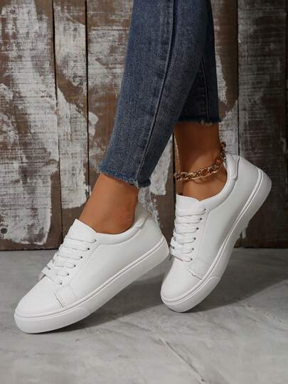 Zapatos deportivos casuales blancos versátiles para mujer con cordones, zapatos de skate, zapatos de tenis planos, zapatos de estudiante, adecuados para usar en primavera y otoño, adecuados para deportes al aire libre y fitness diario.
