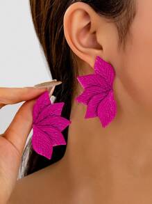 1 Pair Elegant Textured Leaf Design Women Earrings, All Season Stud Earrings - 1 Pair Of Elegant and Simple Leaf Earrings for All Seasons - View 3