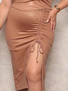 CONJUNTO PLUS SIZE DE SAIA E CROPPED elegante