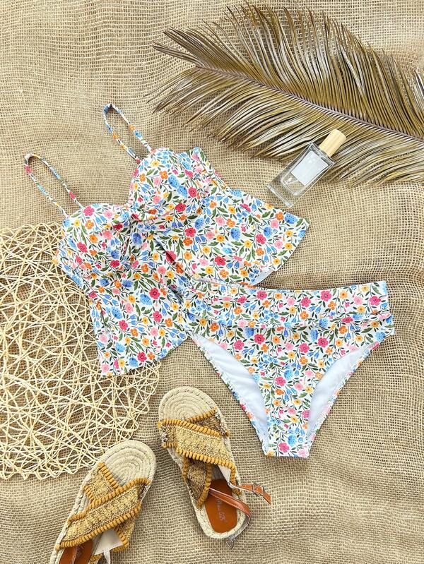 Set bikini a 2 pezzi con fantasia floreale ditsy, taglie comode, con spalline sottili, slip a vita alta arricciata e top a canottiera, stile carino e valorizzante per l estate e le vacanze al mare