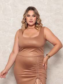 CONJUNTO PLUS SIZE DE SAIA E CROPPED elegante