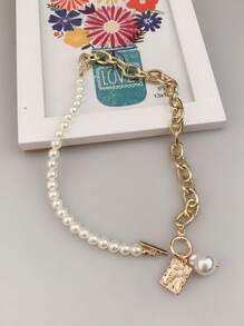 Elegant Alien Pearl Retro Baroque Alloy Portrait Square Brand Necklace For Women