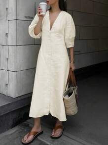 فستان طويل بأكمام منتفخة ذو لون واحد فضفاض لوحيد الصدر، متسى الظهر وذو رقبة على شكل حرف V ، بأسلوب إجازة فرنسي عصري مناسب للربيع والصيف