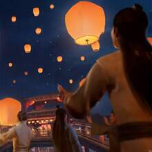 A Romantic Wishing Kongming Lantern Gives Sincere Blessings To Your Couple And Family