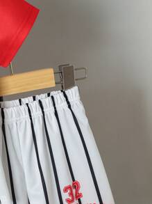 2 件套男童夏季白色条纹字母印花运动服套装，休闲运动图案运动服 + 短裤，透气面料适合夏季