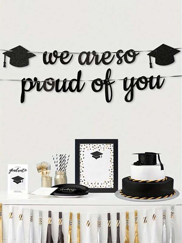 ฝาปิดปริญญาเอกจบการศึกษาสีดำ "เราภูมิใจในคุณ" พร้อมป้าย ตกแต่งงานปาร์ตี้ที่เหมาะสำหรับฤดูกาลรับปริญญาและพิธีรับปริญญา