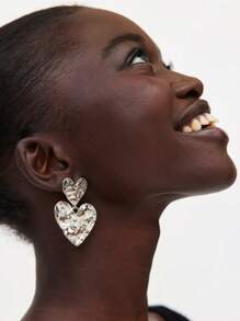 1 Pair Women Heart Pattern Metallic Textured Effect Drop Earrings, Fashionable And Versatile Gift For Daily Wear