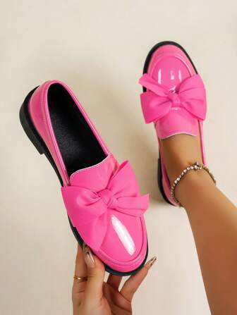 Zapatillas de tacón bajo multifuncionales y casuales para mujer con decoración de lazo, material de espejo, estilo británico retro elegante, cómodas y suaves zapatillas oxford de tacón medio, acabado negro, Nuevas Primavera/Verano Otoño/Invierno 2025