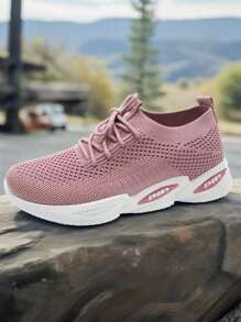 1 Pair Women's Casual Sporty Sneakers, Mesh Fabric, Thick Sole, Comfortable And Versatile