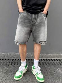 男士浅灰色口袋做旧宽松休闲牛仔短裤