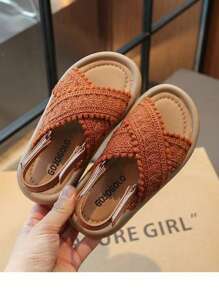 1 par de sandalias casuales de punto con suela blanda y tiras cruzadas, nuevos zapatos de playa de princesa de verano para niños, con correa desmontable de gancho y bucle.