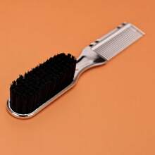 Peigne multifonctionnel pour hommes, brosse à cheveux pour hommes, outils et accessoires capillaires pour hommes, peigne convenant aux hommes. Une brosse à double usage pour la coiffure et la mise en forme de la barbe, avec un design de peigne et de brosse. Un peigne à double usage pour coiffer les cheveux naturels et les sourcils. Outils capillaires, produits capillaires et accessoires pour les essentiels de voyage de salon de coiffure. Outil de mise en forme de la barbe pour hommes, peigne à texture de brosse, outil de coupe de cheveux, peut prendre soin de la barbe et peigner les cheveux
