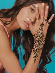 5 pezzi Tatuaggi temporanei neri - Tatuaggi all'henné autentici, tatuaggi naturali e temporanei su mani/braccia, tatuaggi temporanei stile mandala - 2 disegni unici, adatti per i vegetariani, ottimi per festival/matrimoni. Adesivi per tatuaggi temporanei all'henné dipinti a mano - henné rosso, tatuaggi temporanei impermeabili per il corpo delle donne, tatuaggi tradizionali all'henné rosso - 2 adesivi per la pelle sicuri, perfetto vestibilità. Tatuaggi finti ipoallergenici, durano 3-5 giorni, facili da applicare e rimuovere.