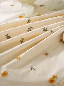 1 块奢华杏色花卉刺绣裙形褶皱荷叶边桌布，适用于咖啡桌、餐桌