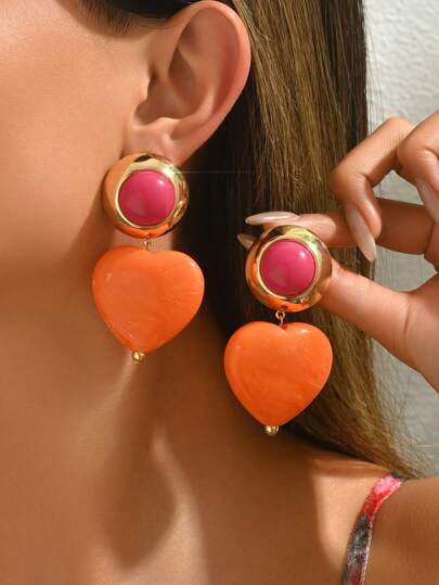 2件夸张性感橙色树脂大心形金色耳钉，女士适用，优雅百搭，适合派对、度假、舞会、宴会等场合。每件树脂耳钉均拥有独特的色彩和纹理，并带有成型工艺痕迹，属正常现象。