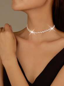 Un elegante collar de joyería de plata, adecuado para que las damas lo usen todos los días en verano. - Plateado - Ver 8