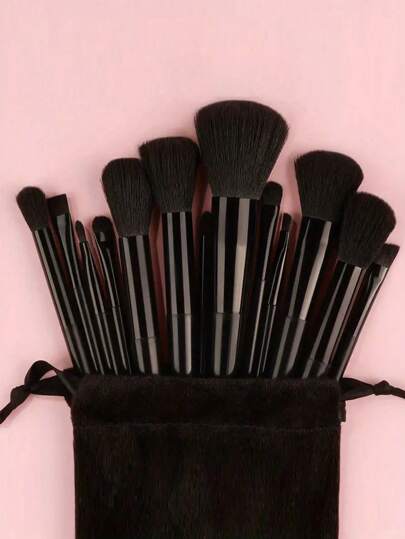 13件套黑色便携式化妆刷套装，包含腮红刷、眼影刷、腮红刷等，美拉德 (Maillard) 品牌，居家必备，旅行装，易于收纳，可搭配Y2K风格护肤品，哥特风旅行必备笔、饰品、运动衫、发刷等。套装包含化妆刷、化妆刷套装、全套化妆工具、化妆刷套装、全套化妆工具、化妆刷套装、化妆礼盒套装。