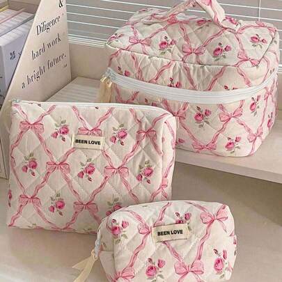 1Pc/Set Túi đựng mỹ phẩm thiết kế nơ và hoa hồng, Túi đựng đồ trang điểm cầm tay thời trang, Túi đựng đa năng đựng son môi, băng vệ sinh, tiền xu, chìa khóa, v.v., Túi đựng đồ vệ sinh cá nhân đáng yêu dung tích lớn để đựng đồ trang điểm khi đi du lịch, Quà tặng Ngày của Mẹ, Ngày lễ tình nhân, Kỷ niệm. Du lịch mùa hè, Trang trí phòng tắm tại nhà nghỉ dưỡng Túi đựng đồ trang điểm ngày lễ Phụ kiện phòng tắm Quay lại trường