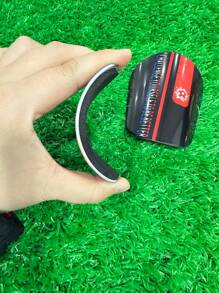 1 Pair 12*8cm High-Strength Professional Design Black & Red Soccer Shin Guards - Black and Red - View 4