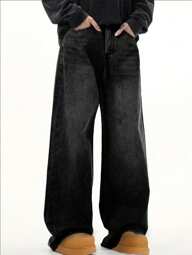 กางเกงยีนส์ขายาวเบาๆ ใส่สบายกับกระเป๋าของวัยรุ่นชาย