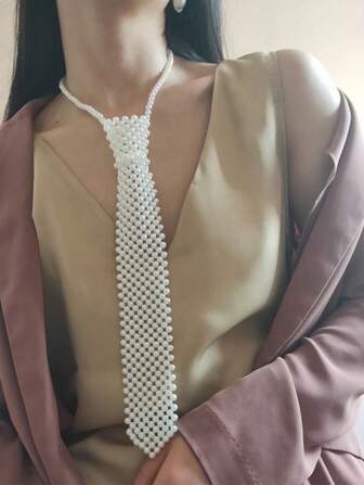 1 st. damslips i koreansk stil, cosplay-tillbehör, bröllopsaccessoar, dekorativ slips, handgjord vävd pärlslips, ihålig slips, matchande skjorta, falsk krage, handgjord vävd pärlslips med platt huvud och ihålig pärla, mångsidig, falsk slips med halsduk och halsduksdekoration, lämplig för evenemang, fester, bröllop, scener, strand, semester och vardagskläder för klänningar och juldekorationer