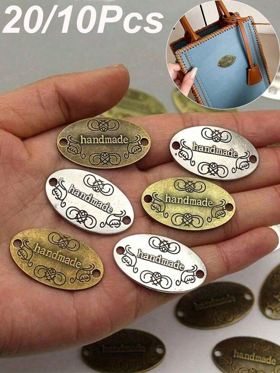 金属复古标签 DIY 包包衣服帽子缝纫标签服装配饰复古银青铜合金标签包包 DIY 配饰手工制作字母标签纽扣合金吊坠标签纽扣用于 DIY 珠宝制作缝纫服装装饰，金属纽扣标签吊坠 DIY 工艺手工制作配件工艺装饰手工服装配饰装饰 DIY 手工服装标签，DIY 珠宝配饰吊坠