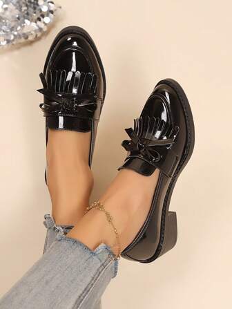 大码女式黑色纯色蝴蝶结尖头流苏时尚粗高跟鞋舒适百搭休闲一脚蹬平底鞋，适合春秋季、工作、旅行