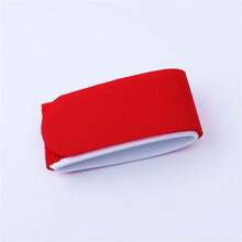 2 set de sangles de ski réglables avec attaches, sangles de fixation pour bâtons de ski pour le rangement, accessoires de ski avec protections, convient pour transporter des cadeaux de sports d'hiver (bleu, rouge et noir)