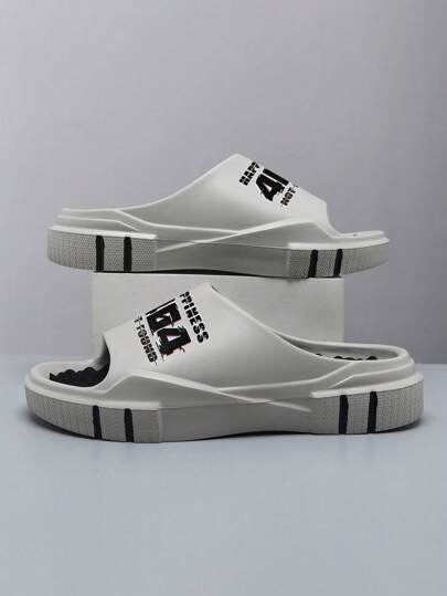 صنادل رجالية جديدة لموسم الربيع والصيف 2025 ، طبعات 404 عصرية للأزواج ، وبطانة مساج مريحة ، وحذاء شباشب سهل الارتداء ، مصنوع من مواد مريحة وسميكة ومنفذة للهواء ، مناسب للسفر والشاطئ والحفلات، مقاسات كبيرة الحجم