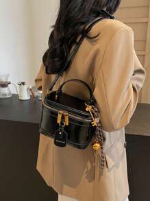 复古油皮仿皮迷你盒包，女士流苏手提单肩包，斜挎包，抗皱假日旅行包，化妆包，相机包，时尚，休闲，简约，适合购物，钱包，购物，年轻女性，大学生，新人和办公室女士。非常适合办公室，大学，工作，商务，通勤，户外，旅行和郊游 - 彩色 - 查看 4