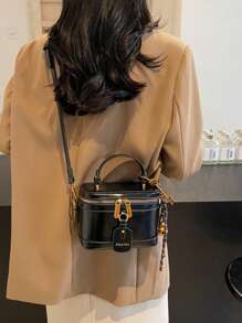 复古油皮仿皮迷你盒包，女士流苏手提单肩包，斜挎包，抗皱假日旅行包，化妆包，相机包，时尚，休闲，简约，适合购物，钱包，购物，年轻女性，大学生，新人和办公室女士。非常适合办公室，大学，工作，商务，通勤，户外，旅行和郊游 - 彩色 - 查看 6