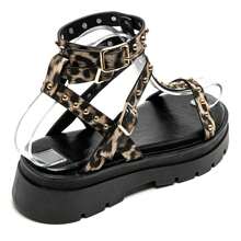 铆钉角斗士风格厚底可调节绑带凉鞋