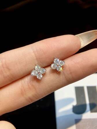 1 对四叶草 D 色莫桑石钻石耳钉 S925 纯银耳钉女士婚礼耳环优雅奢华珠宝礼品珠宝结婚周年纪念礼物