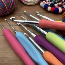 Ergonomic 9pcs Rainbow Crochet Hook Set| Smooth, Durable Aluminum Oxide Needle| Comfortable Grip 2-6mm| Bright Colors For Fun Crafting