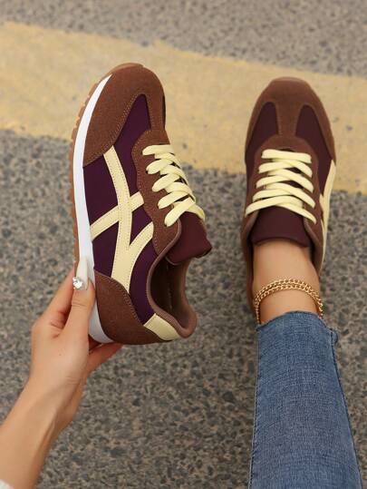 2025 Otoño Zapatos deportivos de mujer con panel de terciopelo y cordones, suela gruesa. Nuevos tenis otoñales gruesos y ligeros, estilo deportivo para estudiantes para uso al aire libre