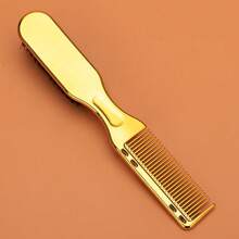 Peigne multifonctionnel pour hommes, brosse à cheveux pour hommes, outils et accessoires capillaires pour hommes, peigne convenant aux hommes. Une brosse à double usage pour la coiffure et la mise en forme de la barbe, avec un design de peigne et de brosse. Un peigne à double usage pour coiffer les cheveux naturels et les sourcils. Outils capillaires, produits capillaires et accessoires pour les essentiels de voyage de salon de coiffure. Outil de mise en forme de la barbe pour hommes, peigne à texture de brosse, outil de coupe de cheveux, peut prendre soin de la barbe et peigner les cheveux
