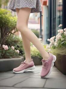 1 Pair Women's Casual Sporty Sneakers, Mesh Fabric, Thick Sole, Comfortable And Versatile