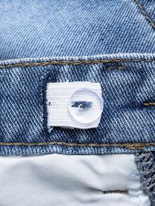 小男孩深色洗水牛仔短裤，简约 5 口袋设计，可调节松紧腰带，做旧细节，休闲修身短裤