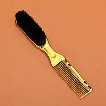 Peigne multifonctionnel pour hommes, brosse à cheveux pour hommes, outils et accessoires capillaires pour hommes, peigne convenant aux hommes. Une brosse à double usage pour la coiffure et la mise en forme de la barbe, avec un design de peigne et de brosse. Un peigne à double usage pour coiffer les cheveux naturels et les sourcils. Outils capillaires, produits capillaires et accessoires pour les essentiels de voyage de salon de coiffure. Outil de mise en forme de la barbe pour hommes, peigne à texture de brosse, outil de coupe de cheveux, peut prendre soin de la barbe et peigner les cheveux