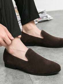 Męskie buty biznesowe typu loafers casual, brązowe płaskie mokasyny, brytyjskie mokasyny typu penny, odpowiednie na sobotnie imprezy, bale, drużba ślubna