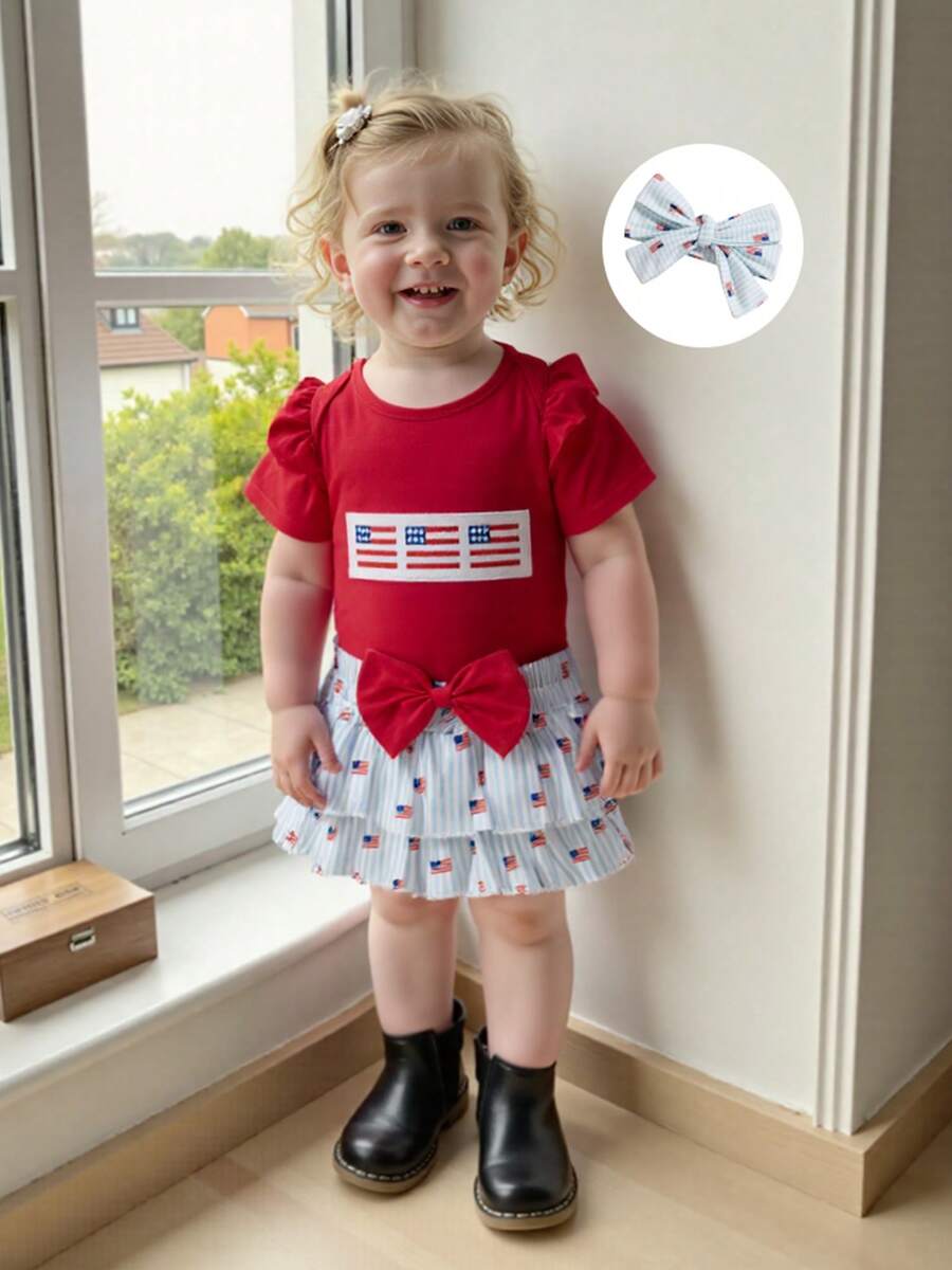 Conjunto de 3 piezas para niña bebé del 4 de julio: mameluco de manga corta, pantalones cortos con volantes y estampado de bandera estadounidense, diadema - Rojo - Ver 1