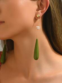 一对优雅波西米亚风绿色水滴树脂金半圆耳钉，巴洛克仿珍珠铜链流苏，菱形树脂串珠，玻璃水钻镶嵌耳钉，四叶形树脂块，红色水滴吊坠耳环，新增宝石耳钉，棕色花朵水滴长流苏耳环，不对称巴洛克亮片红绿树脂吊坠，时尚女士多种选择，适合度假和派对佩戴，专为性感迷人的女性设计，树脂颜色随机，每件树脂件底部均有注塑浇口标记。 - 彩色 - 查看 2