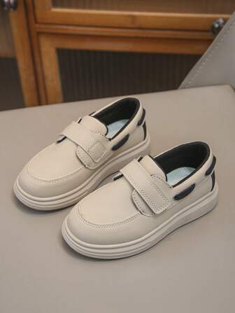 1 双全新卡其色系带平底学生鞋，儿童休闲运动鞋