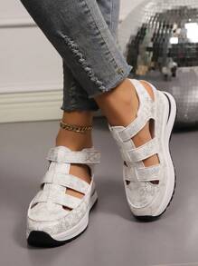 صنادل رياضية منصة إسفين للنساء، مضادة للماء، مغلقة الأصبع، بطراز روماني، مخرمة، سميكة السوله، إغلاق من خطاف وحلقة، مضادة للانزلاق، مناسبة للعطلات والحفلات والارتداء اليومي، صنادل إسفين باللون المركب، تنفس