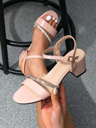 Chaussures à talons épais mode femme, bout pointu, confortables, idéales pour le travail et un look