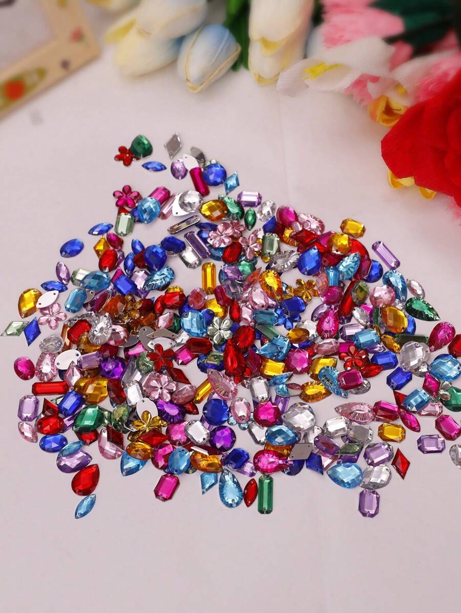 Akcesoria DIY: mieszanka kolorowych akrylowych koralików diamentowych, brokatowych cekinów i laserowych cekinów, stosowana w szyciu odzieży, około 200 szt. (50 g w opakowaniu)