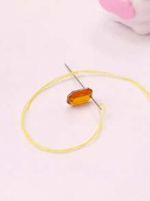 Akcesoria DIY: mieszanka kolorowych akrylowych koralików diamentowych, brokatowych cekinów i laserowych cekinów, stosowana w szyciu odzieży, około 200 szt. (50 g w opakowaniu)