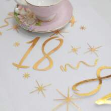 Camino de mesa para cumpleaños de 18 años, aproximadamente 10 m de largo, con texto "Feliz 18" en dorado, adecuado para decoración de mesa de fiesta de cumpleaños de 18 años para chicos, chicas y hombres.